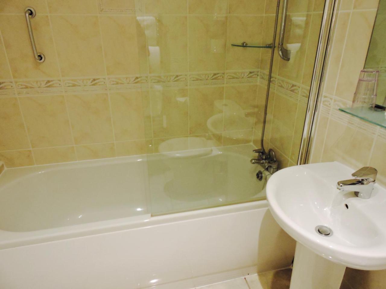 Fairlight Guest house 3*